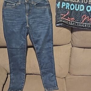 Slim Fit Blue Jeans with Tapered Leg and Stretch
